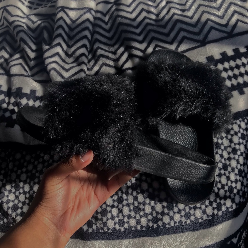 Black fuzzy fur fluffy slides sandals
